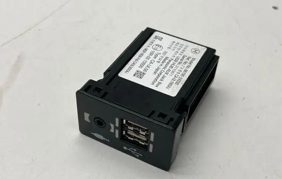 Lexus UX USB socket connector 8619024030 10R0513930 2110871