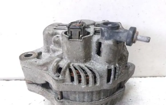 Suzuki Swift I Generator/alternator J5118026