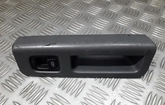 Volvo V50 Electric window control switch 8679477