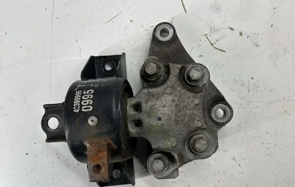 Buick Encore I Engine mount bracket 42390995 687896290
