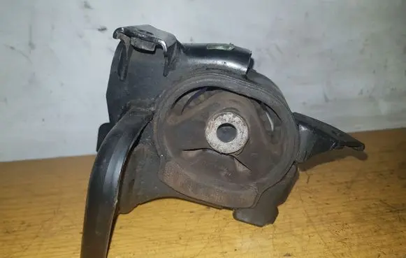 Toyota Avensis T270 Gearbox mount