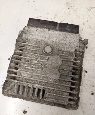 Volkswagen PASSAT B7 Engine control unit/module 03L907425C