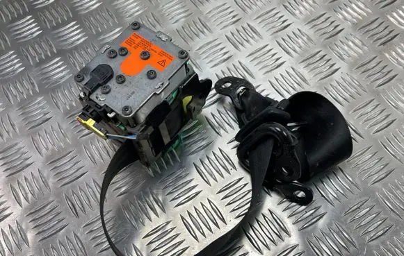 Audi TT TTS Mk2 Front seatbelt 8J8857705D