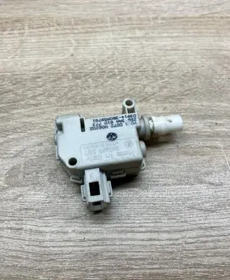 Volkswagen PASSAT B7 Fuel tank cap lock motor 3AA610773 3B0959781