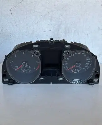 Volkswagen PASSAT B6 Speedometer (instrument cluster) 3C0920860R 008799