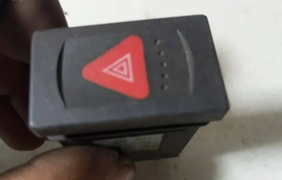Volkswagen PASSAT B5.5 Hazard warning light relay 3B0953235D