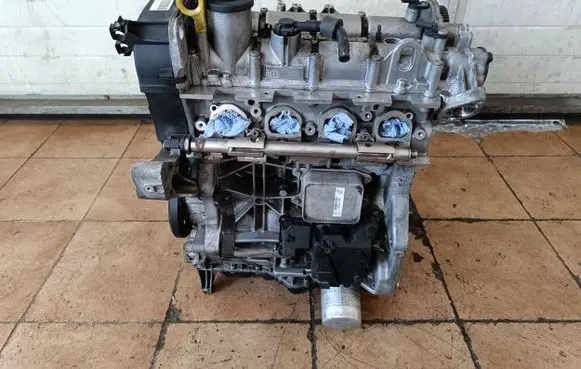 Volkswagen Jetta VI Engine CNL 04E103603L 04E103011AT
