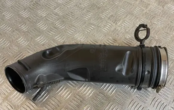 Ford Focus Air intake hose/pipe BV619C623ED
