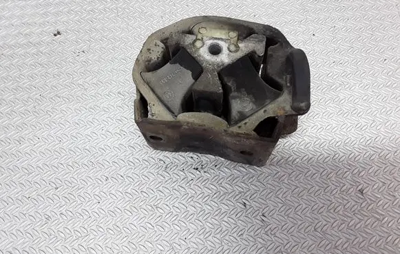 Mercedes-Benz Vito Viano W638 Engine mount bracket 6382411413