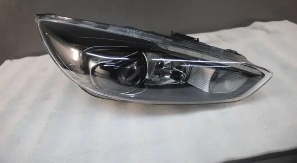 Ford Focus Headlight/headlamp F1EB13D154CE