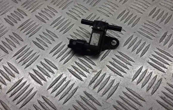 Mazda 3 I Vacuum valve 