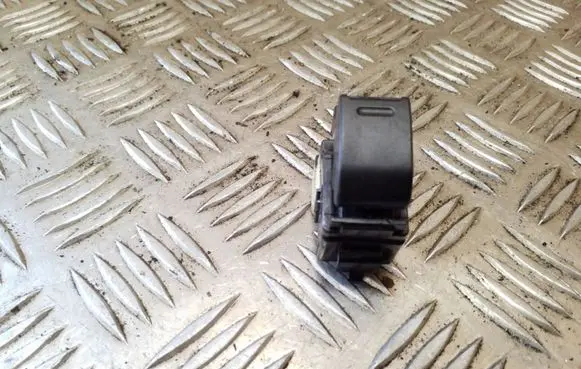Toyota RAV 4 (XA20) Electric window control switch