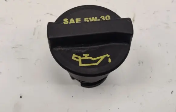 Ford Mustang VI Oil filler cap FR3E6765AA