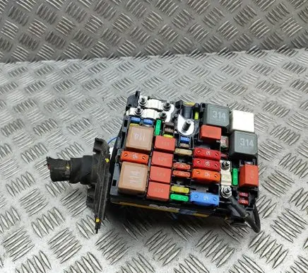 Peugeot 508 II Fuse module 9804848580