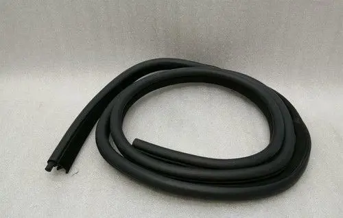 Maserati Coupe Front door rubber seal 81457200