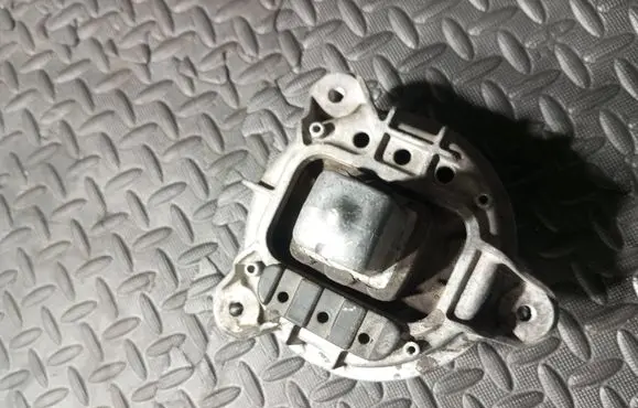 BMW 5 F10 F11 Engine mount bracket 22116777371 6777371