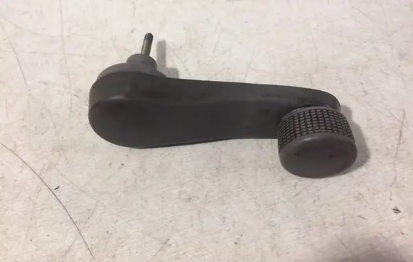 Volkswagen PASSAT B4 Front door window winding handle 3A0837581B