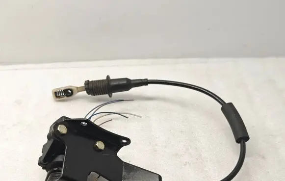 Accelerator throttle pedal