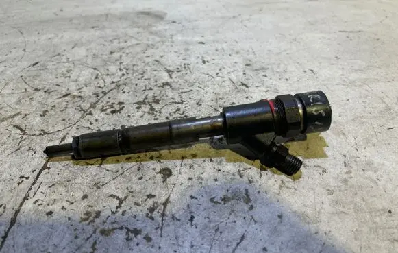 Toyota Auris 150 Fuel injector 0445110227