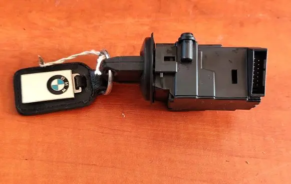 BMW 5 E60 E61 Ignition lock 6954722 3947 10862510