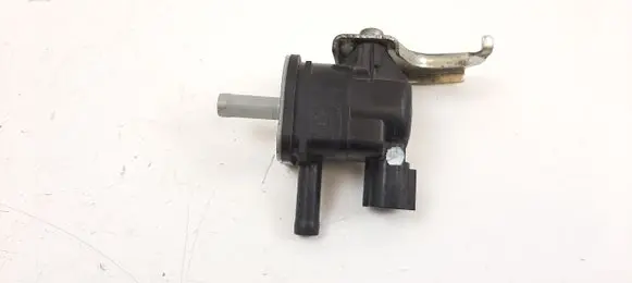 Toyota Prius+ (ZVW40) Vacuum valve 1362007010 9091012276
