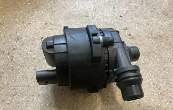 BMW i4 Electric auxiliary coolant/water pump 9455034