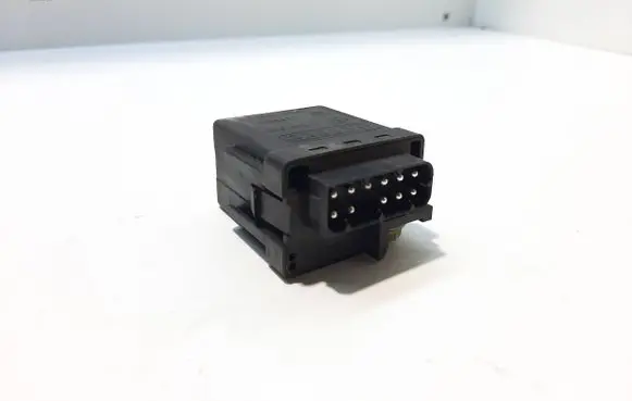 BMW 7 E38 Glow plug pre-heat relay 2246919