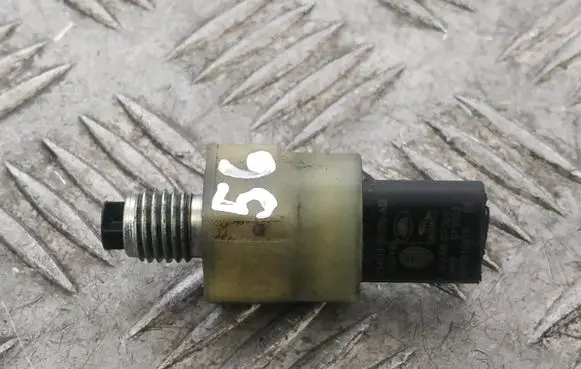 Jaguar XF X250 Oil pressure sensor G4D39S306AB