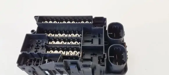 Renault Megane III Fuse box set 018013311