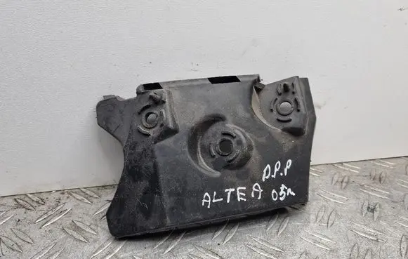 Seat Altea XL Front bumper mounting bracket 5P0807184A