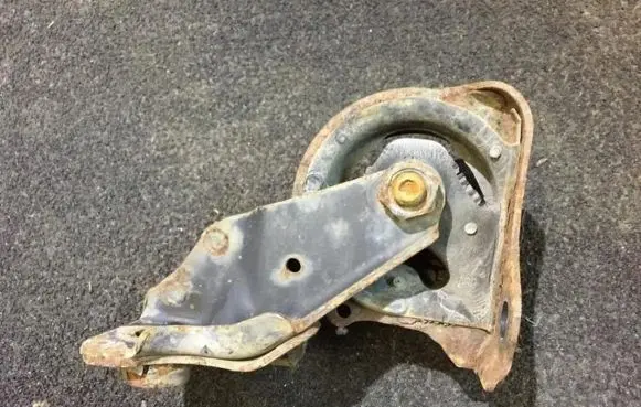 Honda Civic Engine mount bracket
