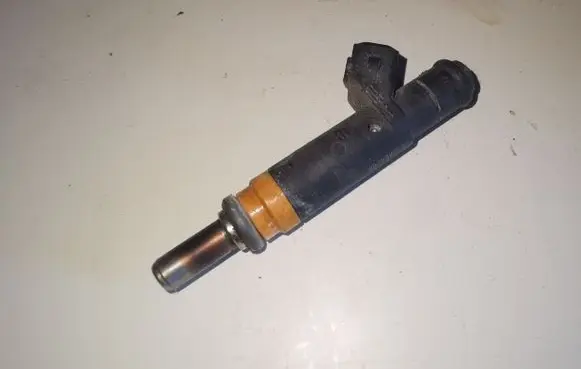 BMW 7 E65 E66 Fuel injector 7506924