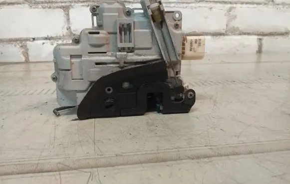 Audi A4 S4 B7 8E 8H Rear door lock 8E0839015AA
