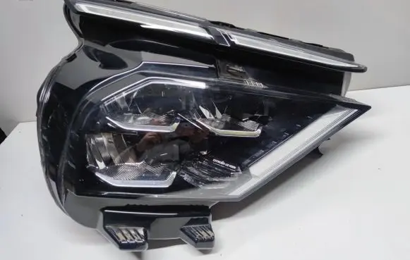 Citroen C4 III e-C4 Headlight/headlamp 73243672