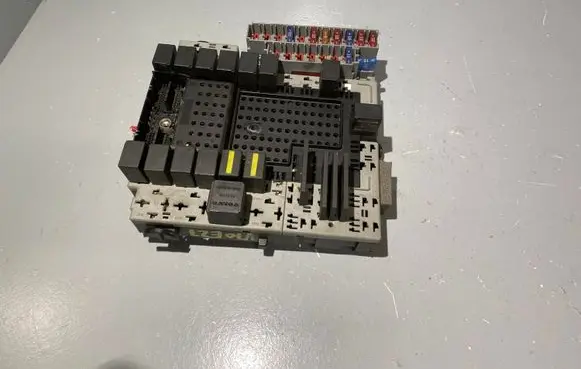 Volvo V70 Fuse box set 8651548 8651547 01W252