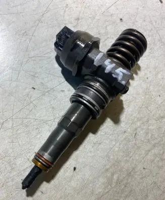 Volkswagen Caddy Fuel injector 038130073BN