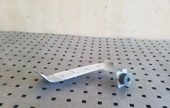 Volvo XC90 Fender mounting bracket