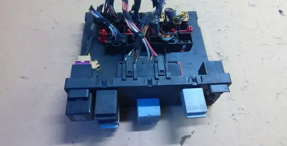 Volkswagen Touran I Other relay 1K0937049L 1K0951253 11K0951253A