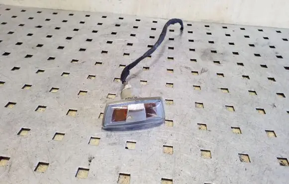 Opel Zafira B Front fender indicator light 13252455