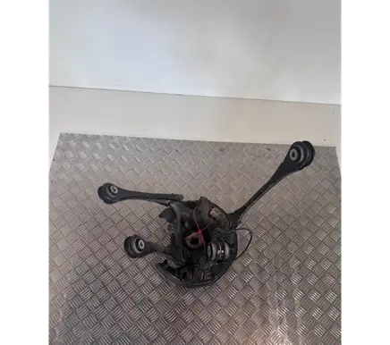 Rear wheel hub spindle/knuckle