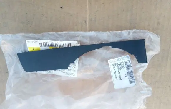 Audi A4 S4 B7 8E 8H Front bumper lower grill 8E0807174