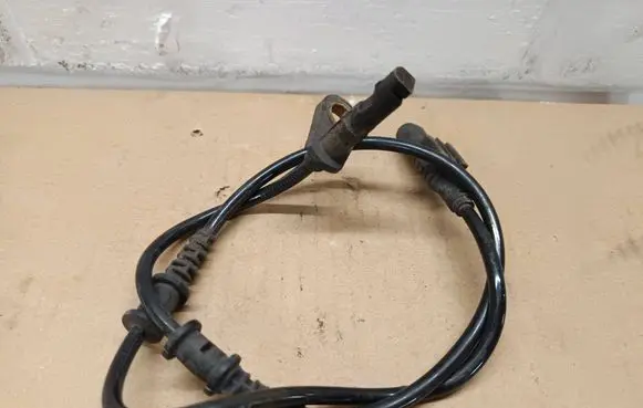 Mercedes-Benz E W211 ABS brake wheel speed sensor A2115402317