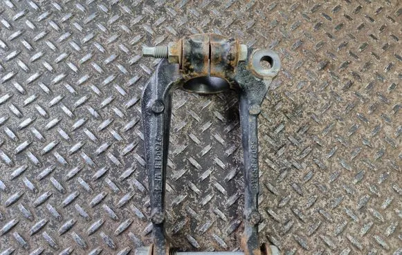 Dodge Challenger Lower shock absorber bracket 68078352AB
