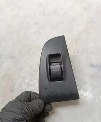 Toyota Avensis T250 Electric window control switch 7423105140