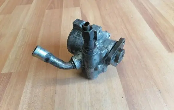 Jeep Cherokee III KJ Power steering pump 52088712AC