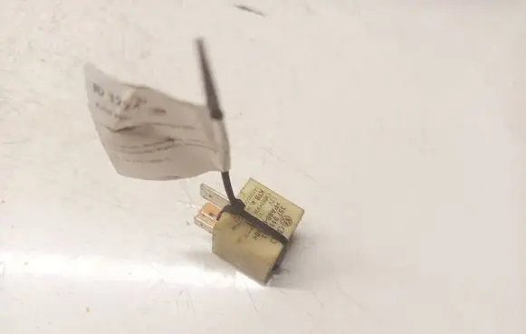 Skoda Octavia Mk1 (1U) Other relay 357911253