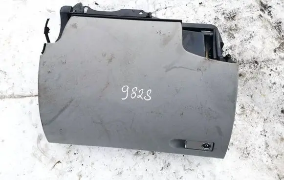 Mercedes-Benz C AMG W204 Glove box a2046800291
