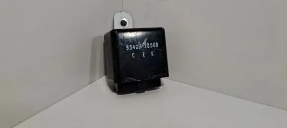 Hyundai Santa Fe Window wiper relay 954202B500