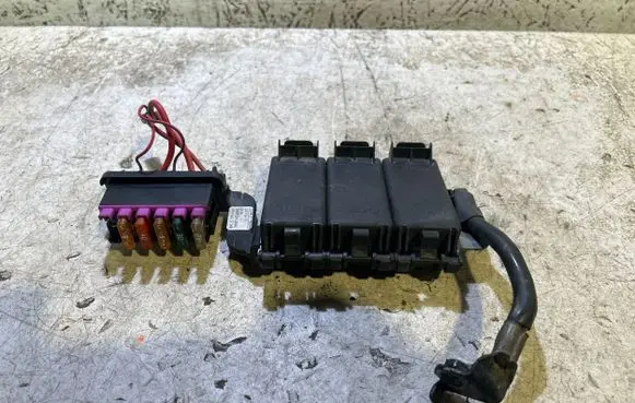 Skoda Fabia Mk2 (5J) Fuse module 5J0937548 2007087 57R5FSRQ
