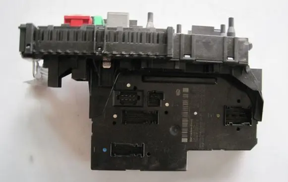 Mercedes-Benz E A207 Fuse module A2129000404 2129000404